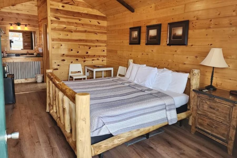 Bryce Country Cabins — Guest room