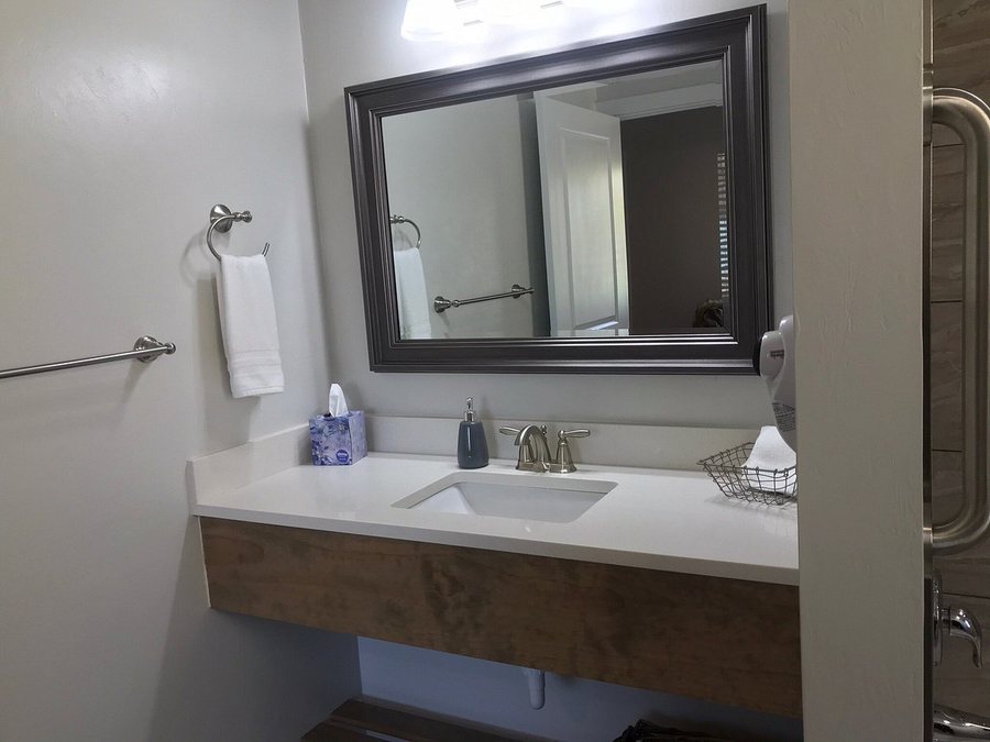 Bryce Trails Bed and Breakfast — Bathroom