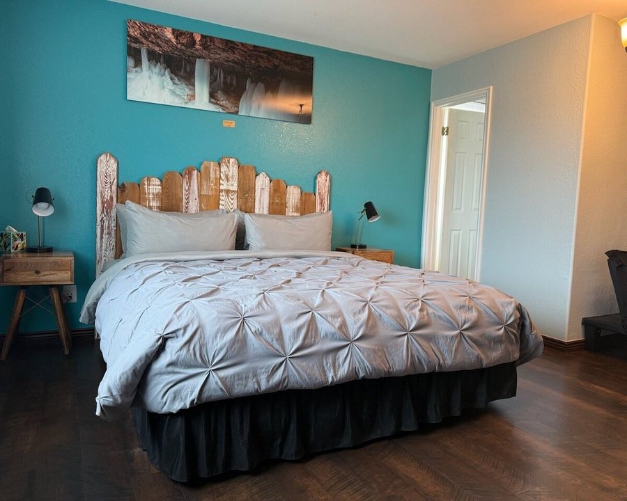 Bryce Trails Bed and Breakfast — Guest room