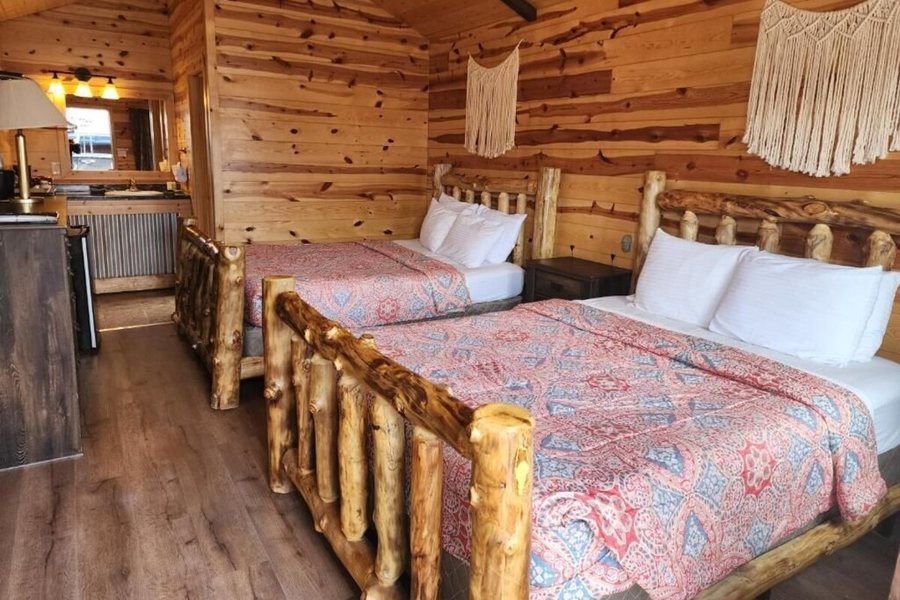 Bryce Valley Lodging — Guest room