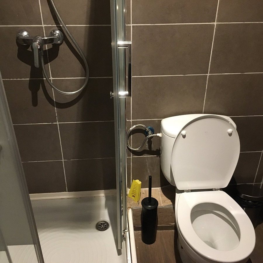 Buba House Barcelona Catalonia — Bathroom