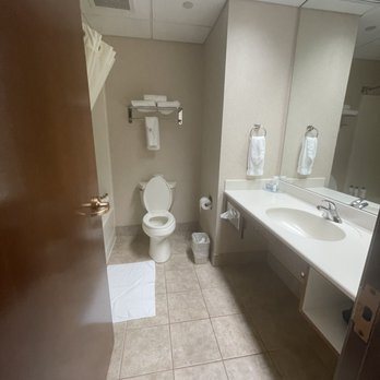 Buck s T 4 Lodge — Bathroom