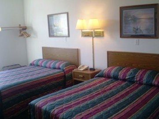 Budget Host Caribou Inn Hallock Minnesota — Guest room