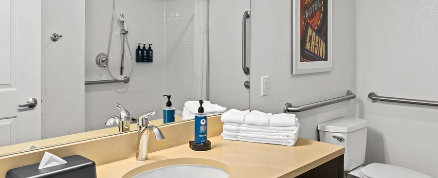 Budget Suites of America Tropicana I 15 Las Vegas Nevada — Bathroom