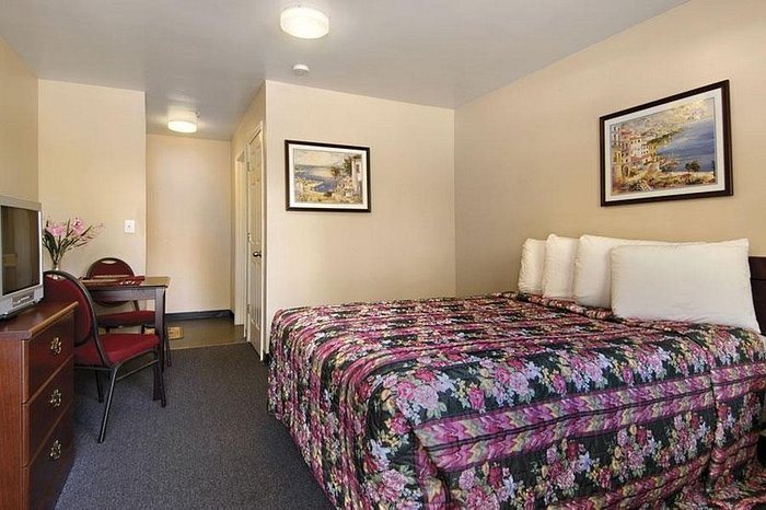 Budgetel Atlanta — Guest room