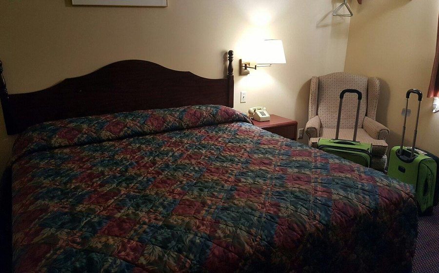 Budgetel Fort Scott Fort Scott Kansas — Guest room