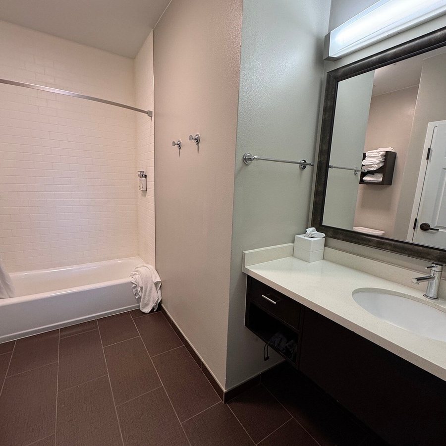 Budgetel Inn NASA — Bathroom