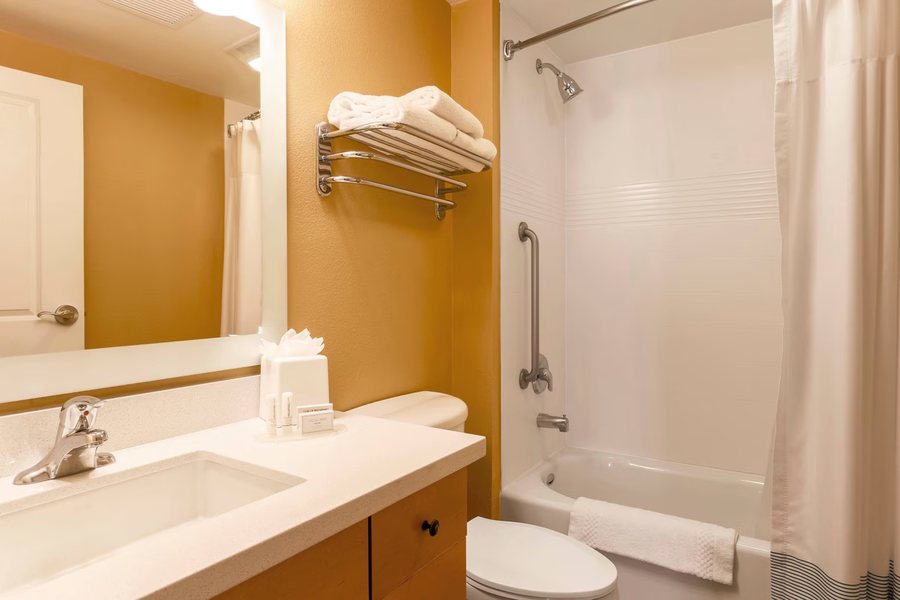 Budgetel Inn Suites — Bathroom