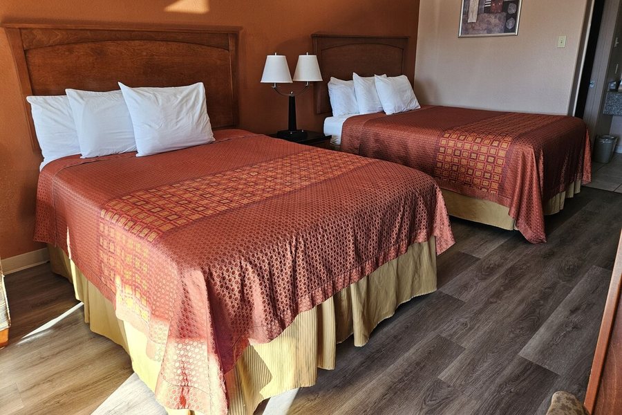 Budgetel Inn Suites — Guest room