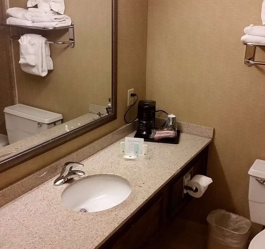 Budgetel Inns Suites Atlanta Galleria Stadium — Bathroom