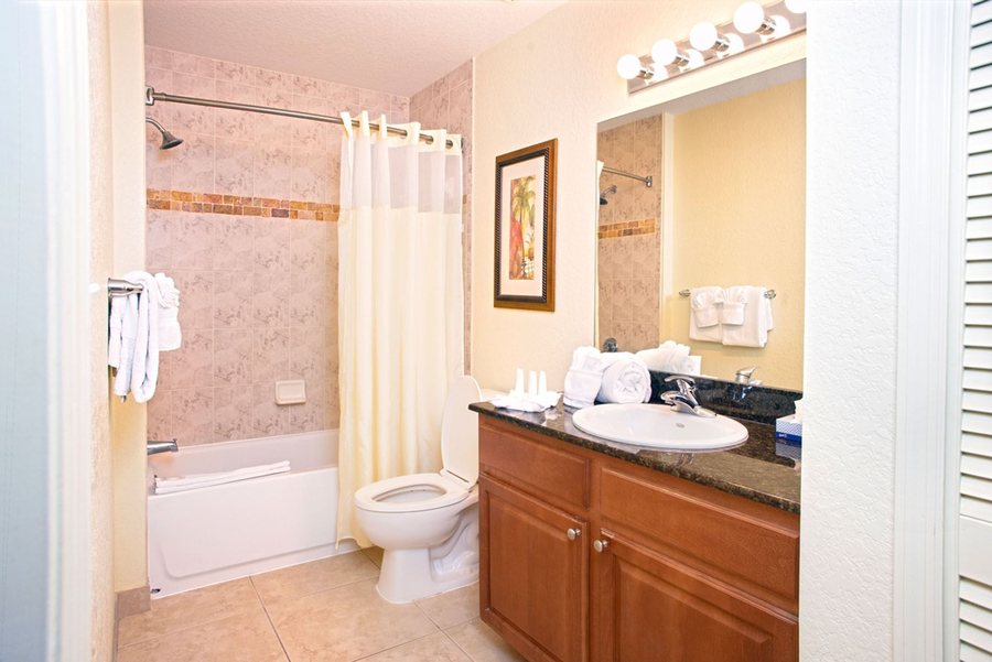 Buena Vista Motor Coach Resort — Bathroom