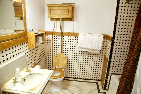 Buffalo Bill s Irma Hotel — Bathroom