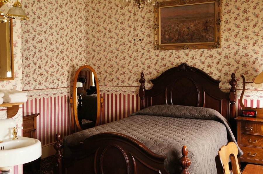 Buffalo Bill s Irma Hotel — Guest room