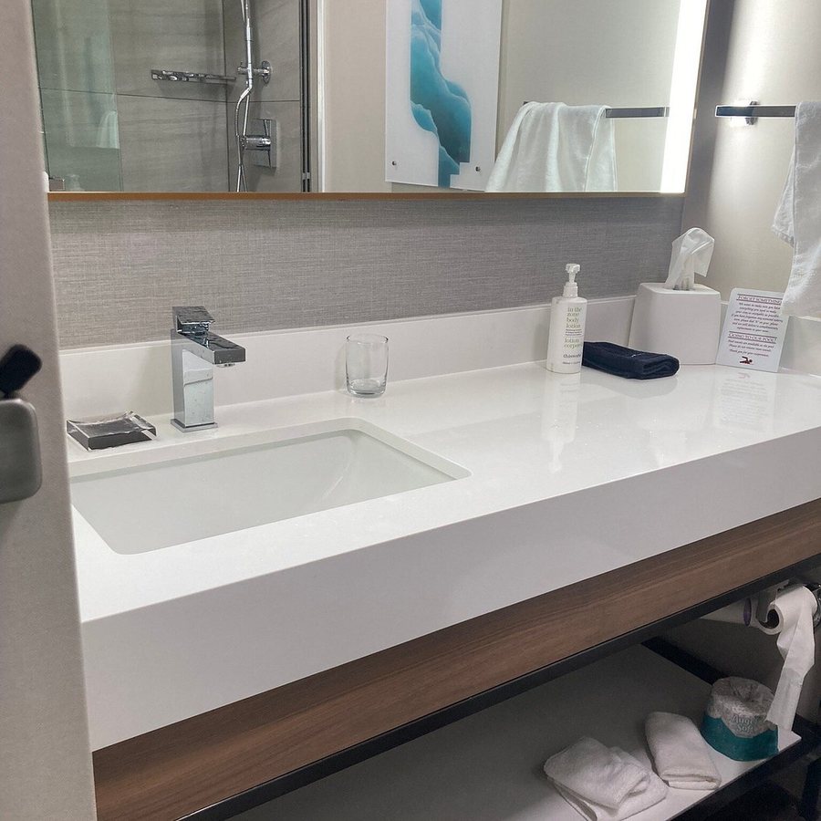 Buffalo Marriott Niagara — Bathroom