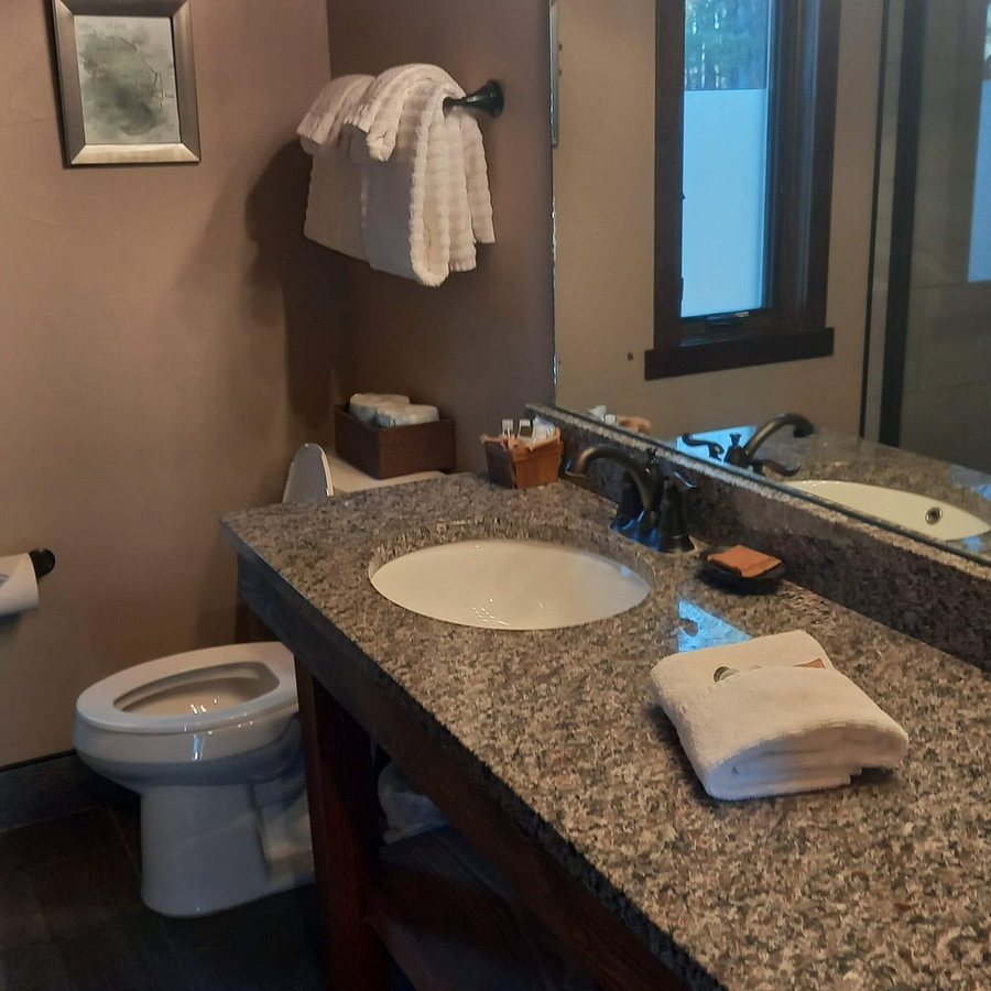 Buffalo Ridge Camp Resort — Bathroom
