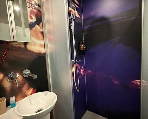Bunk Amsterdam — Bathroom
