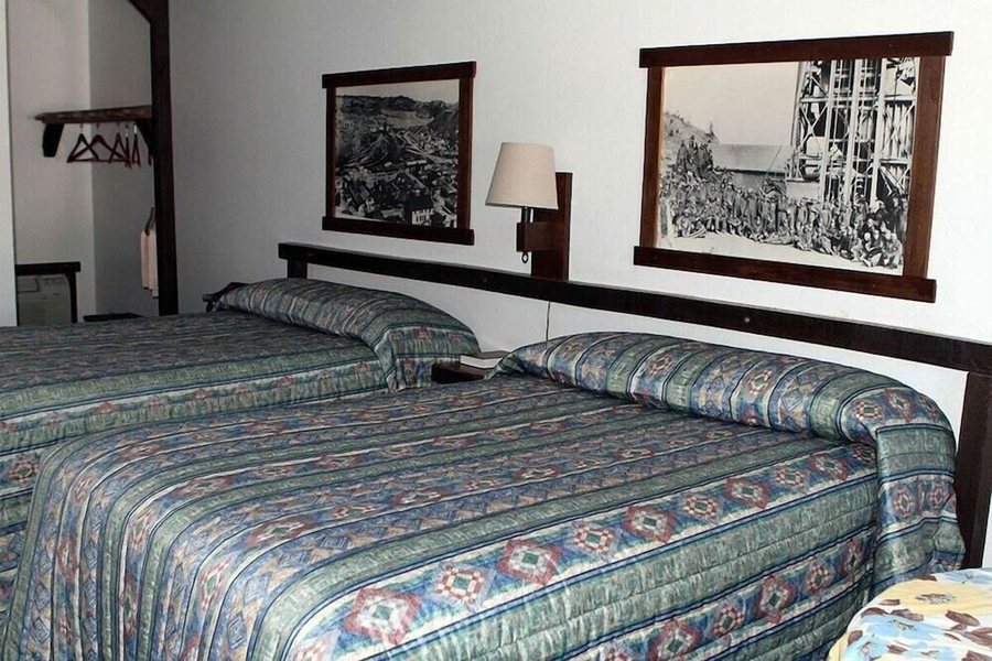 Bunkhouse Motel — Guest room