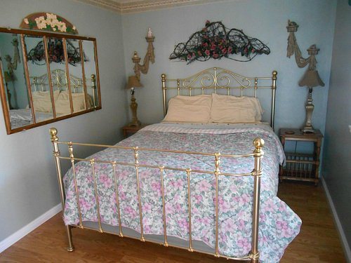 Buona Sera Inn — Guest room