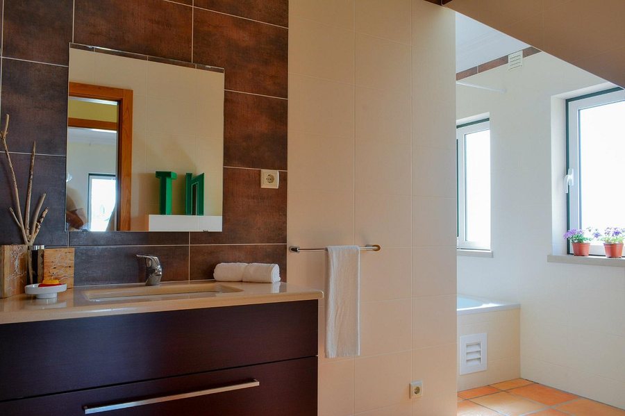 Bura Surfhouse — Bathroom