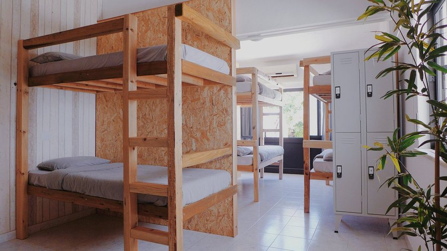 Bura Surfhouse — Guest room