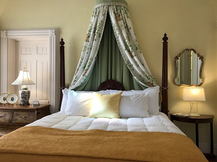 Burke Mansion — Guest room