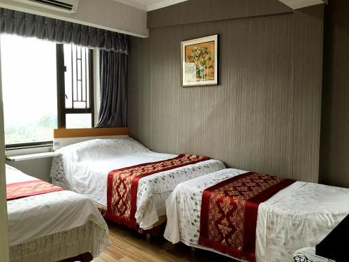 Burlington Hotel — Guest room
