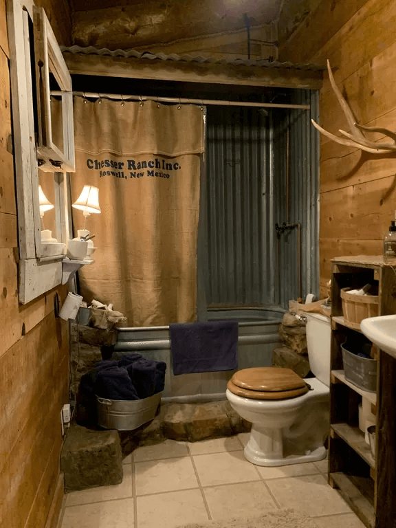Burnt Well Guest Ranch — Bathroom