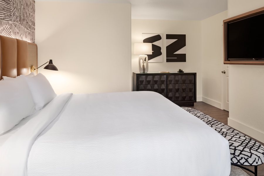 Burton House Beverly Hills A Tribute Portfolio Hotel — Guest room