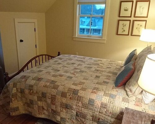 Butler House Stowe — Guest room
