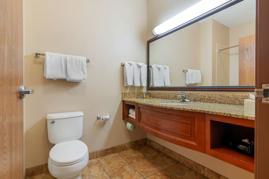 Butterfield Inn Main Street Cottages — Bathroom
