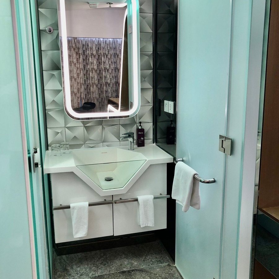 Butterfly On Lkf Central — Bathroom