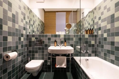 Buxbaum Boutique Hotel — Bathroom
