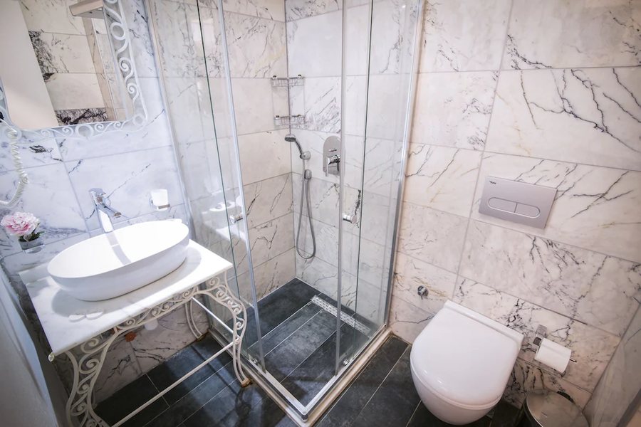 Buyukada Loc ada Otel Istanbul — Bathroom