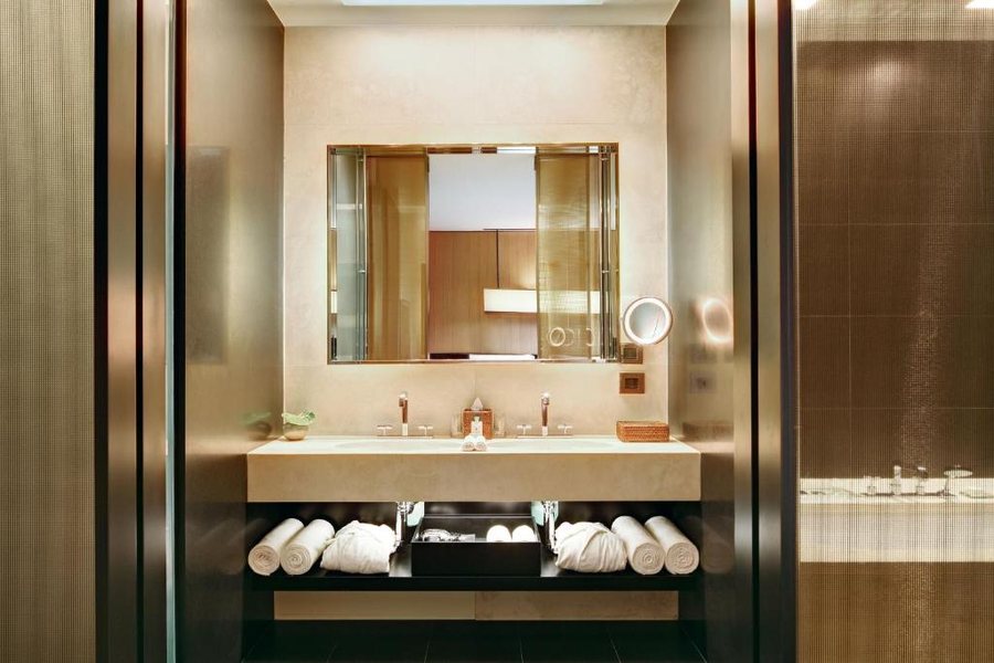 Bvlgari Hotel Milano — Bathroom