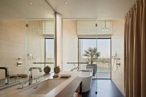 Bvlgari Resort Dubai — Bathroom