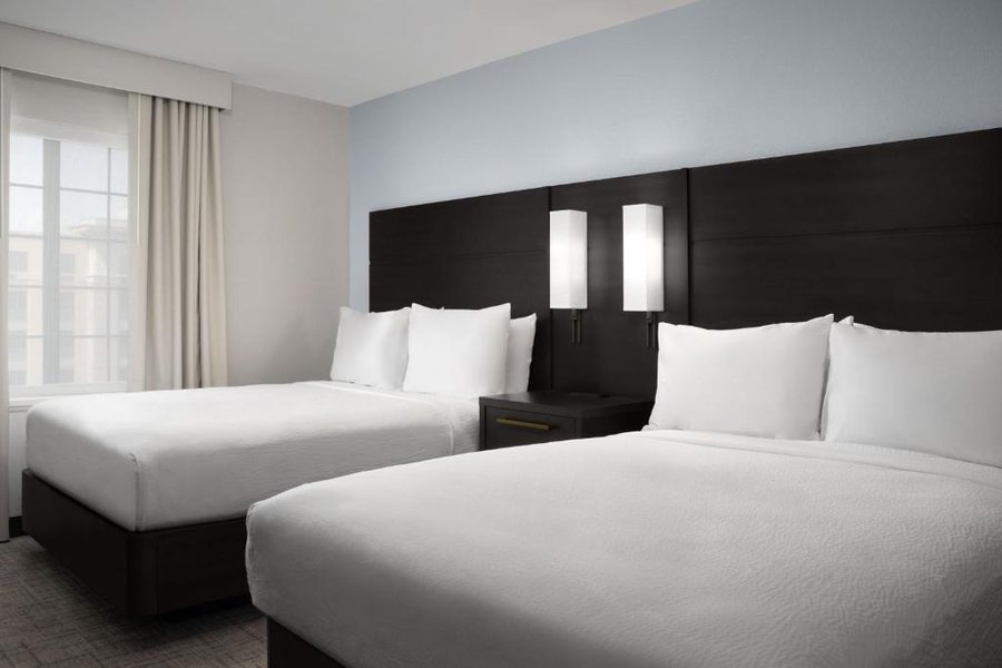 BWI Airport Marriott — Guest room