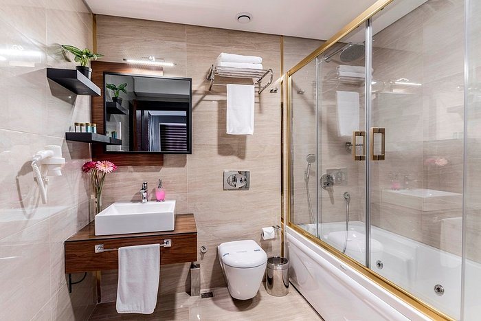 By AydIn Suites Otel Istanbul — Bathroom