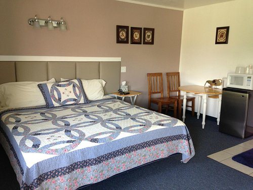 Bybee s Steppingstone Motel — Guest room