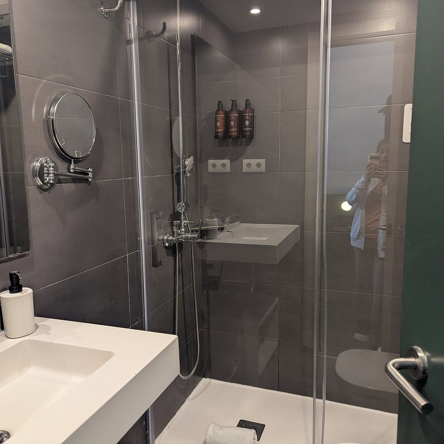 BYPILLOW Ramblas Barcelona Catalonia — Bathroom