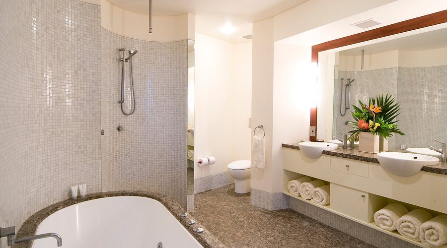 Byron Avenue Suites Miami Beach Florida — Bathroom