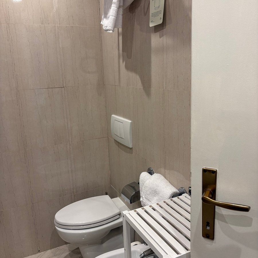 C Hotels Ambasciatori — Bathroom