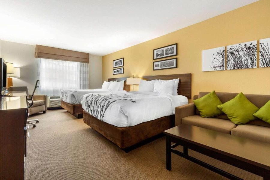 C mon Inn Fargo — Guest room