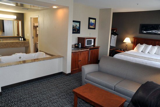C mon Inn — Guest room