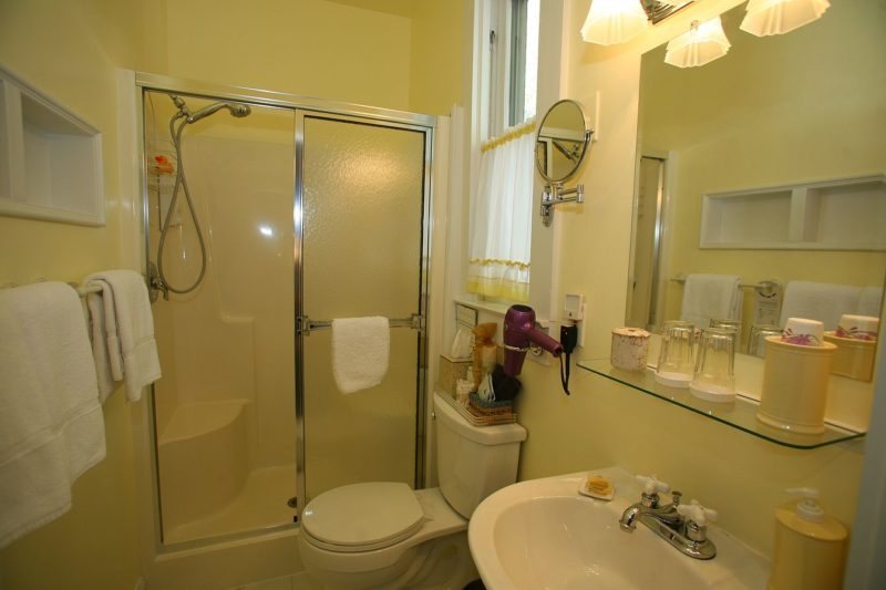 C W Worth House Bed and Breakfast — Bathroom
