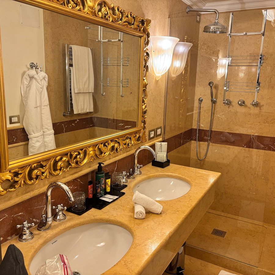Ca Bonfadini Historic Experience — Bathroom