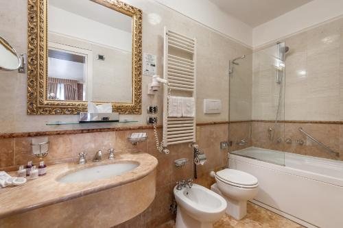 Ca Dei Polo — Bathroom
