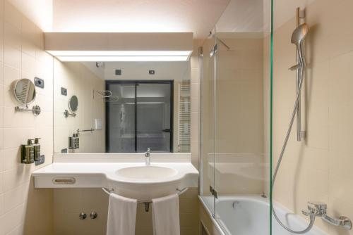 Ca Patron — Bathroom