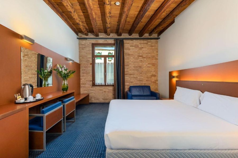 Ca Patron — Guest room