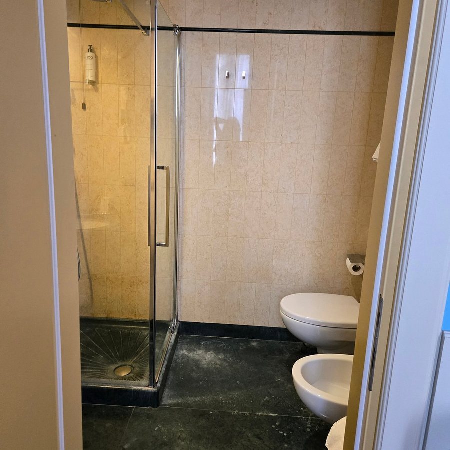 Ca Pozzo Inn — Bathroom