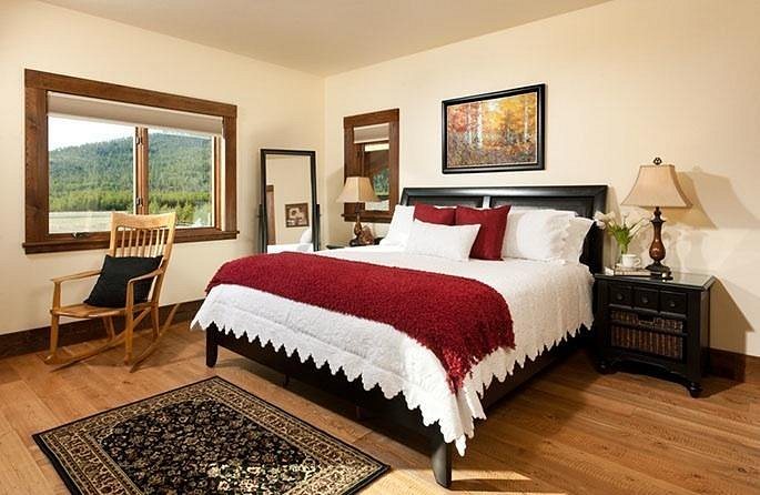 Cabin Creek Landing Bed Breakfast — Guest room